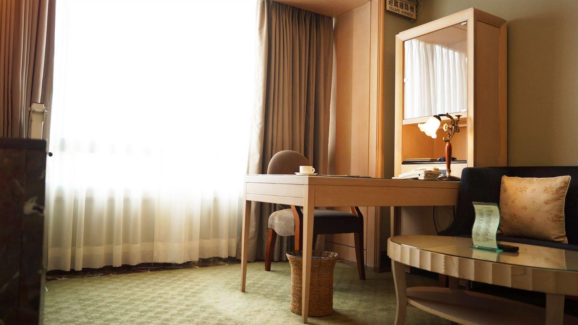 Lake Hotel Синдиен Екстериор снимка